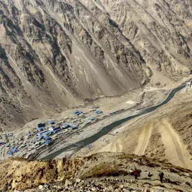 Border without Natural Barriers