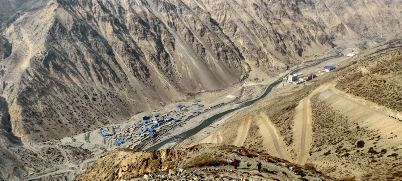 Border without Natural Barriers