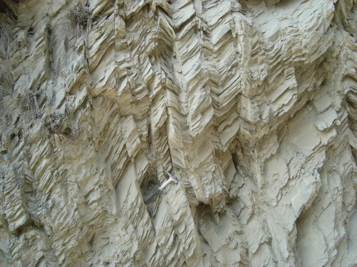 High amplitude ‘V-shaped’ kink fold with axial plane cleavage