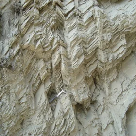 High amplitude ‘V-shaped’ kink fold with axial plane cleavage
