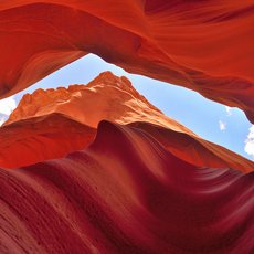 Color contrast at Upper Antelope Canyon by Aude Lavayssière