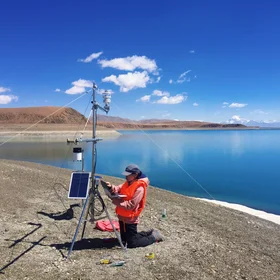 Data collection on scientific expedition