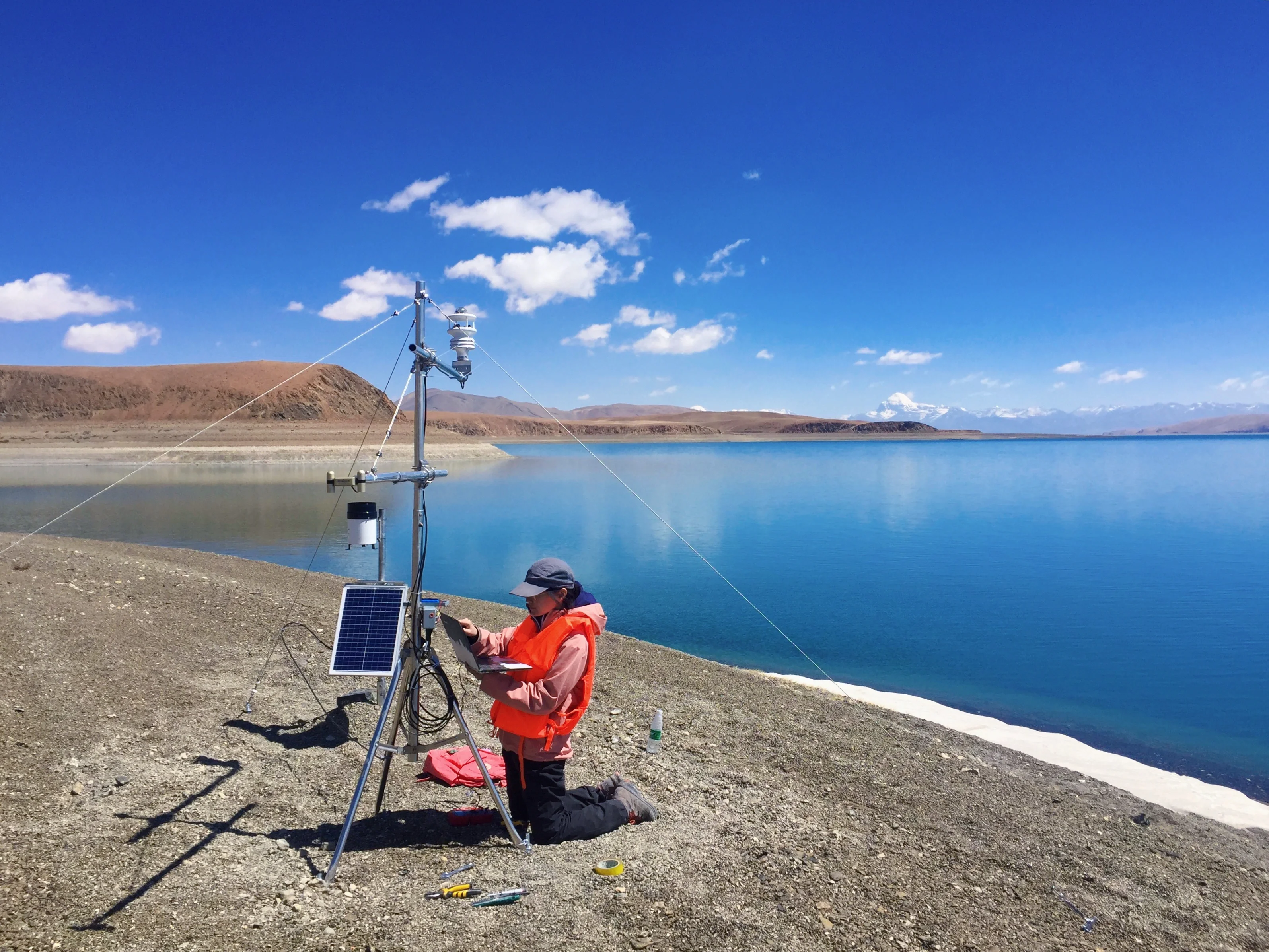 Data collection on scientific expedition