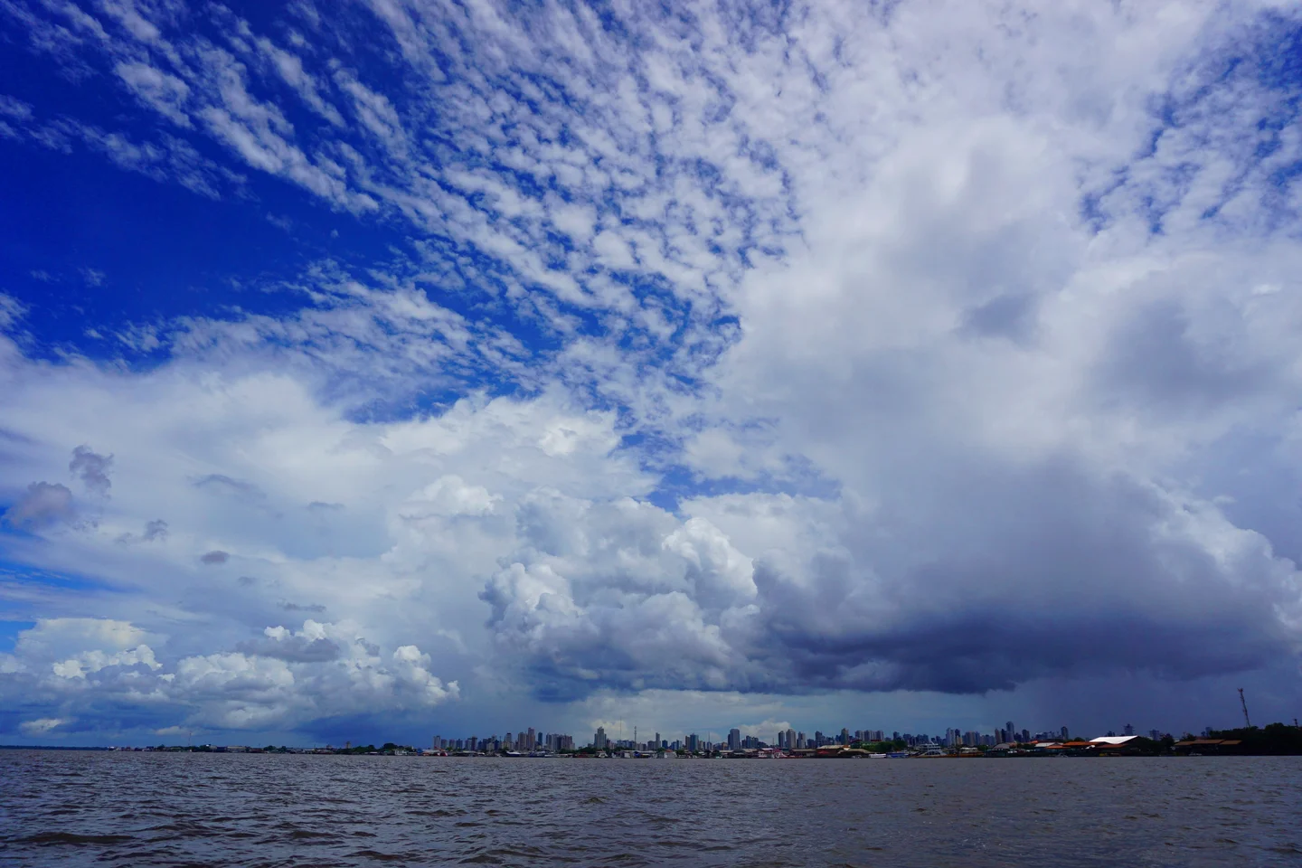 Cloudiness and precipitation regime in Amazonian cities.
