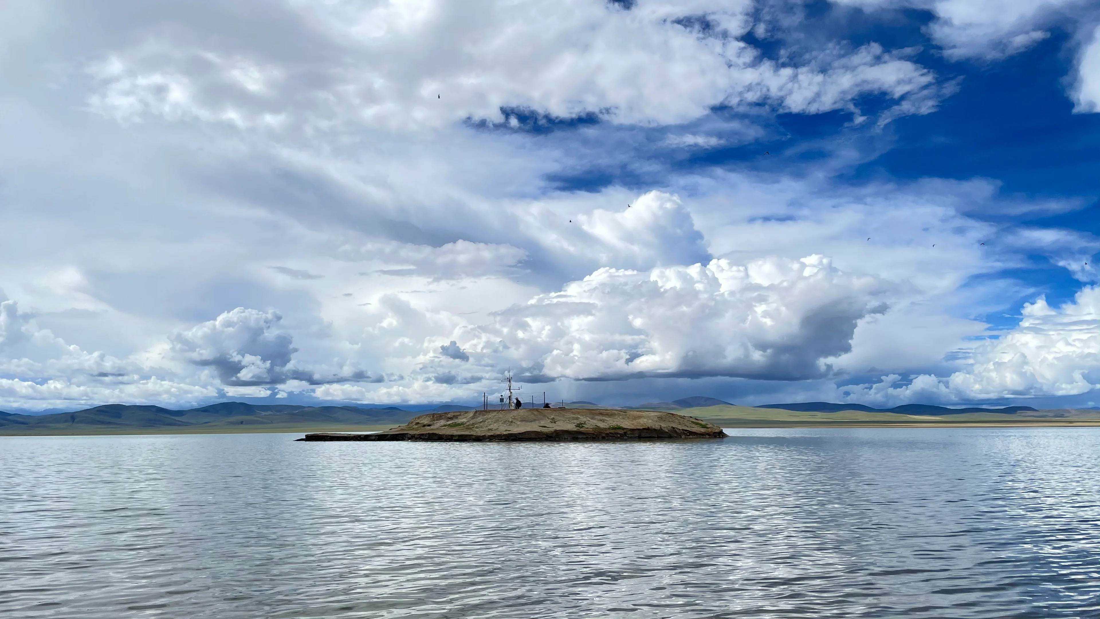 A lake observation on the Tibetan Plateau