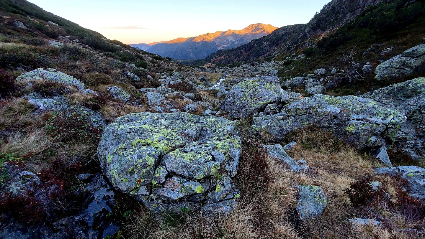 Rocks at  the entrance to the valley