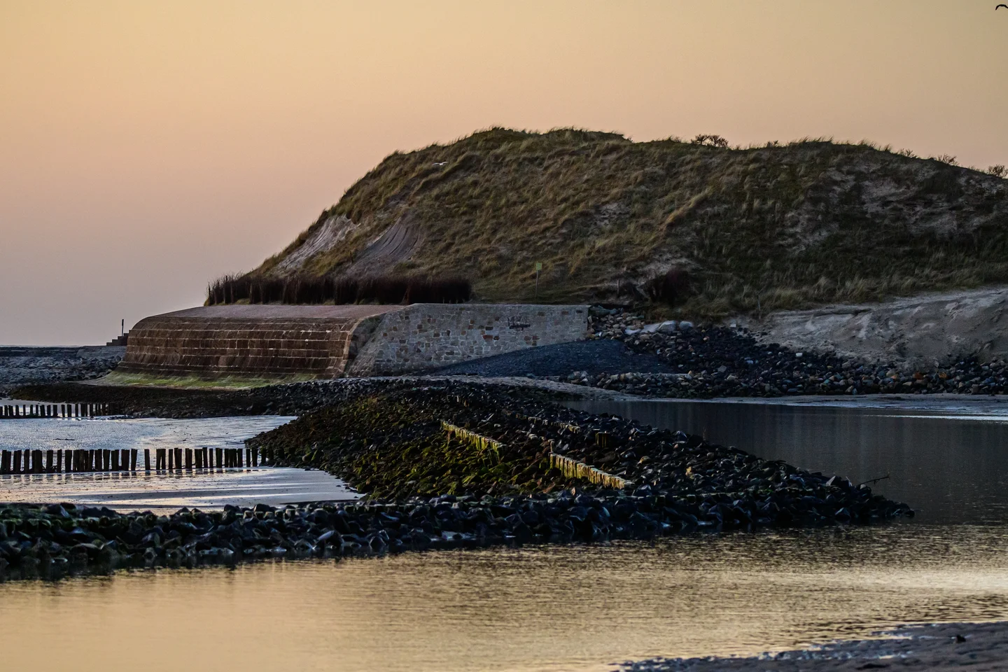 Different structures for coastal management
