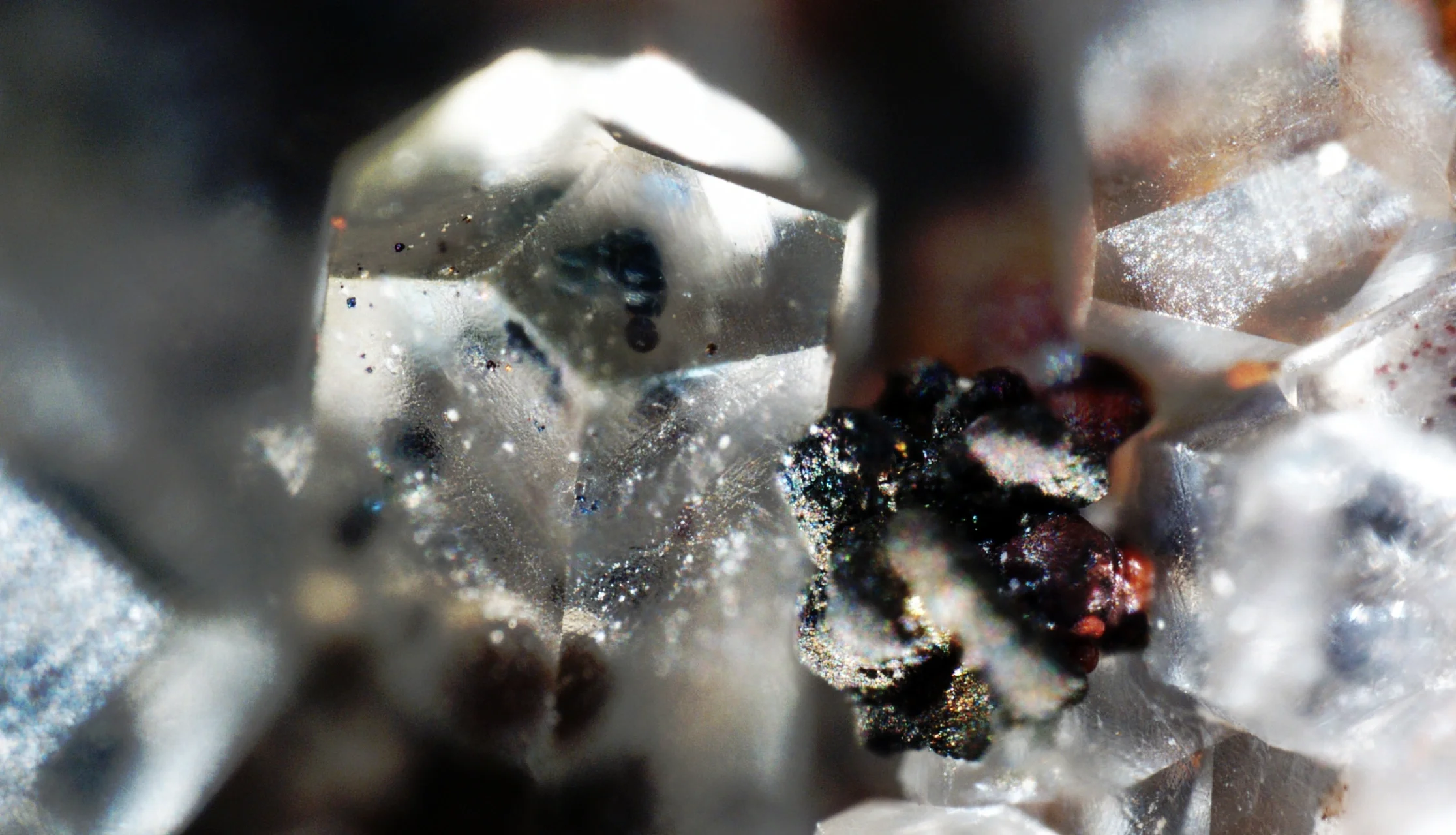 Calcite and oxides inside a glendonite masse