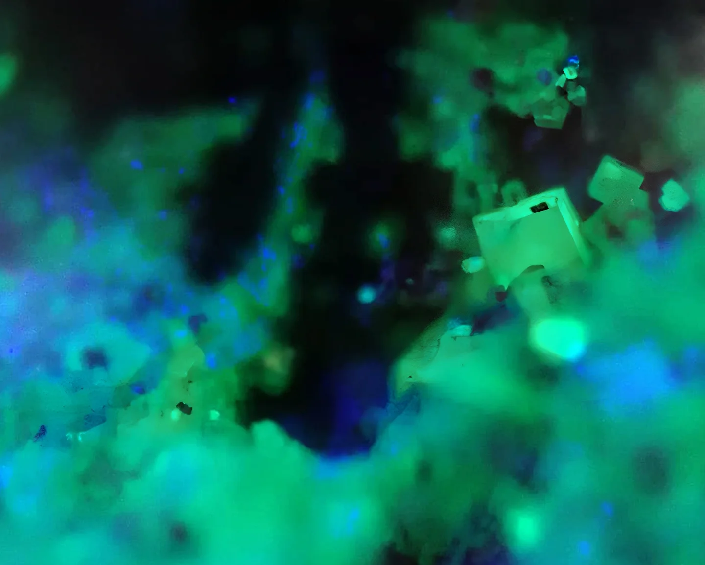 Micro torbenite crystals from the Bois-Noirs, France