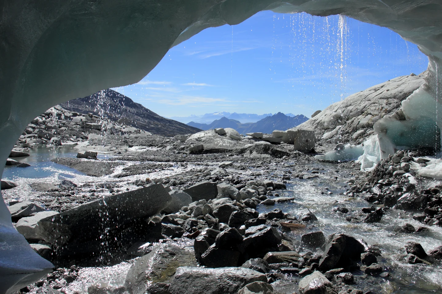 From a dying glacier to another one