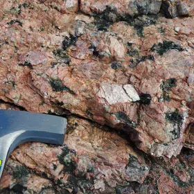 Detail of K-feldspars pegmatite-like vein (foidolite?) on the Kopparnäs coastline, Finland.