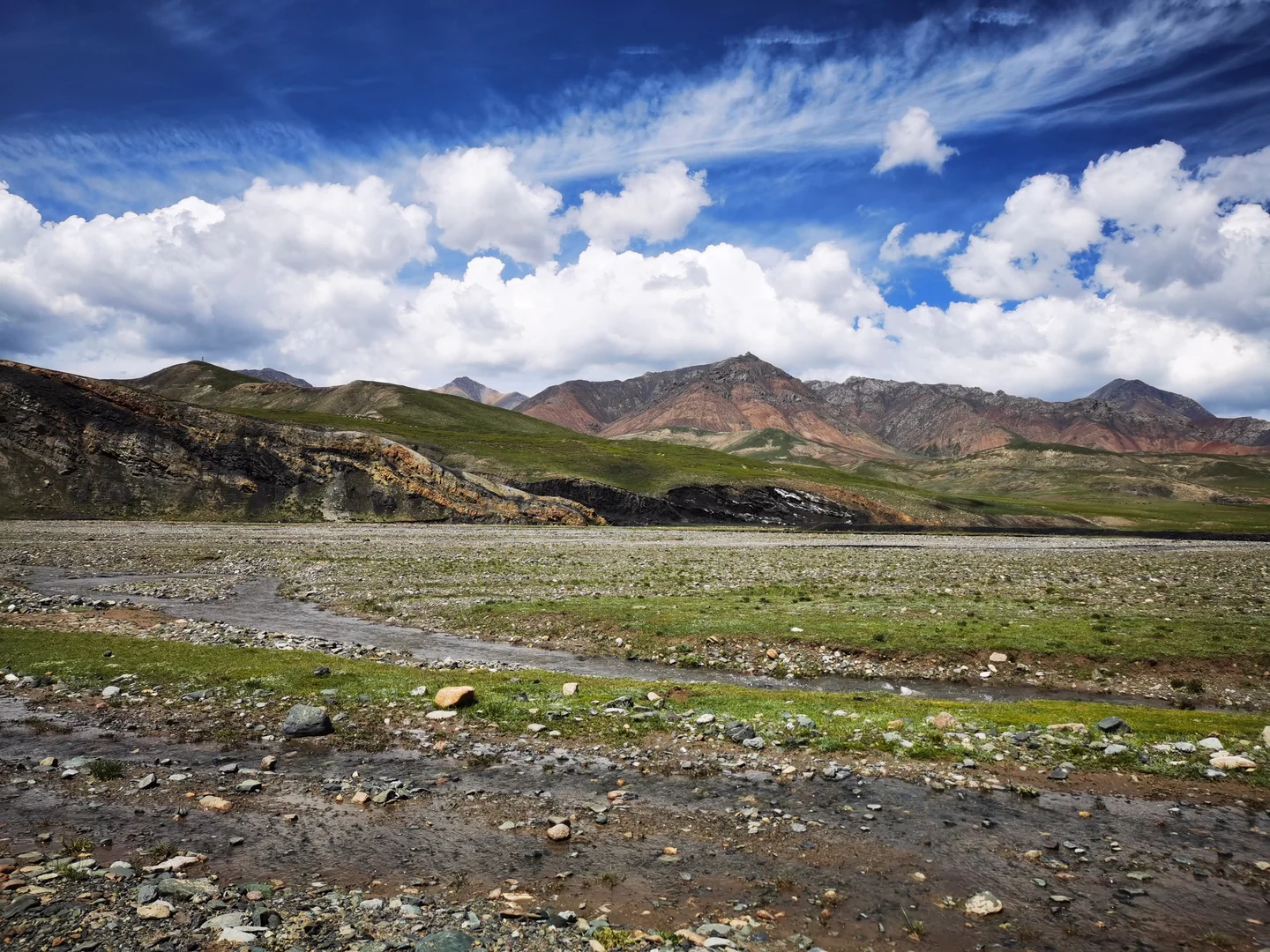 Modern floodplain with outcrops of Carboniferous coal beds in the Tuolai Mountain, Qinghai Province, NW China