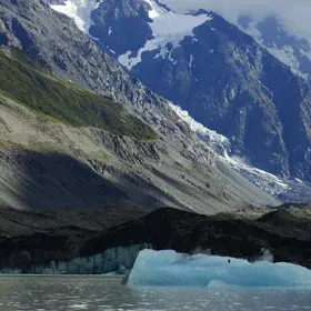 Iceberg drifting away from the Tasman glacier