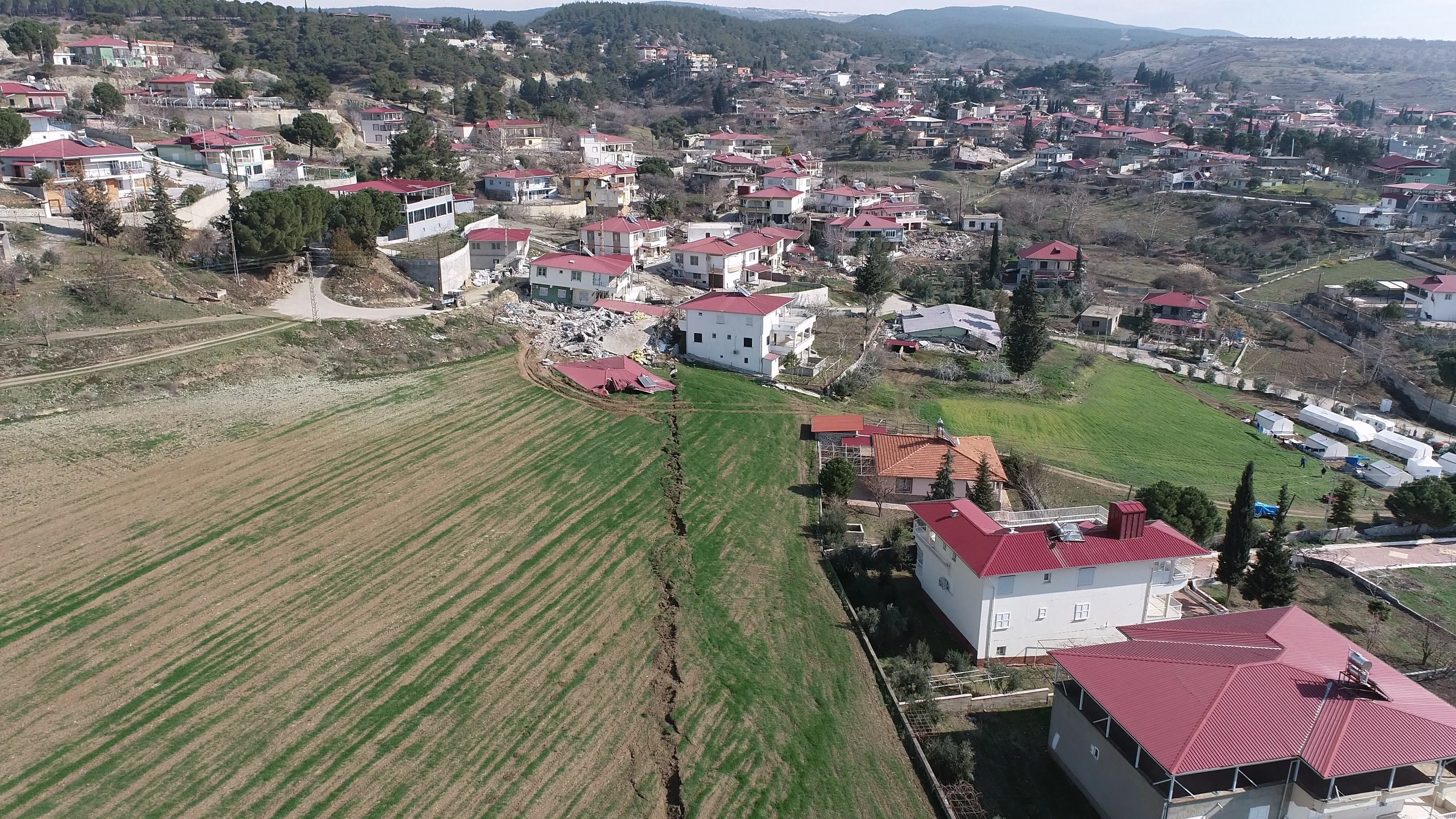 Fault directly cut through the Town during 2023  earthquake in Türkiye