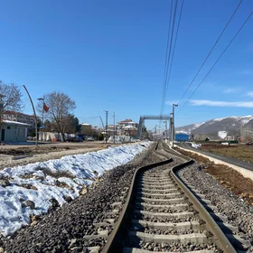 The 2023 earthquake in eastern Türkiye caused considerable surface deformation and damage to infrastructure.