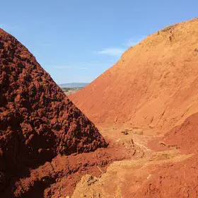The shades of soil versus the shape of the gully