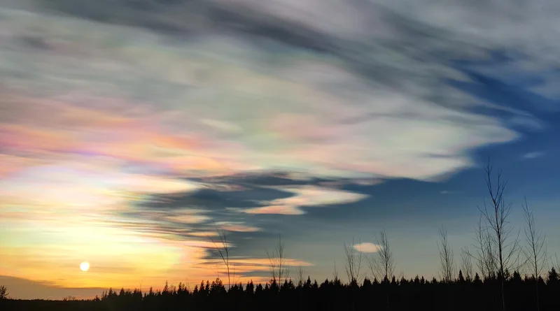 Mother-of-pearl clouds in Finnish Lapland