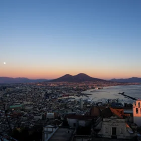 Under the watchful eye of the Vesuvius