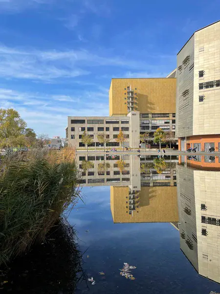 Mirroring urban water