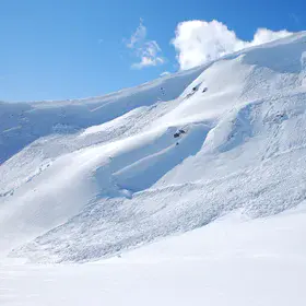 Dry-snow slab avalanche