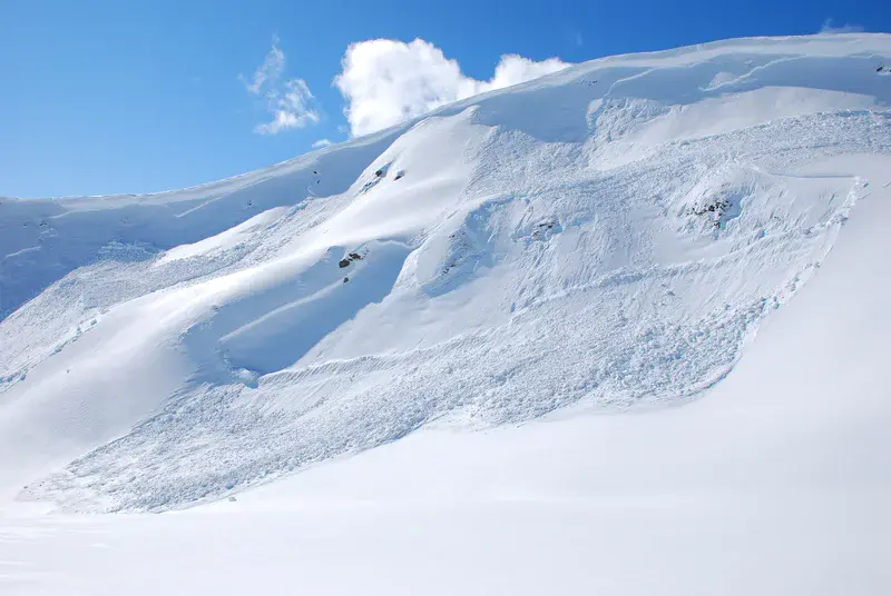 Dry-snow slab avalanche