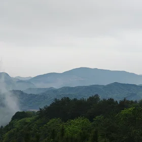 Mist and Mountains: An Ink-Wash Landscape in Jingdezhen Forest Park