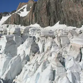 'Chaotic' snow and ice scenery