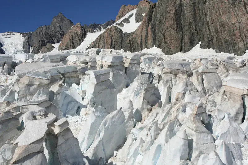 'Chaotic' snow and ice scenery