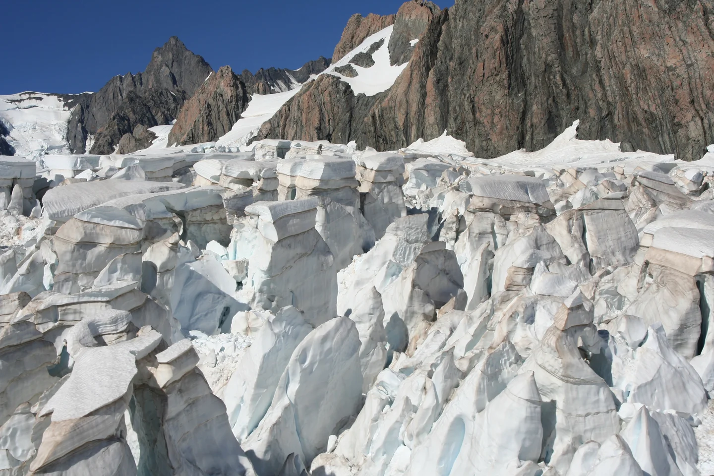 'Chaotic' snow and ice scenery