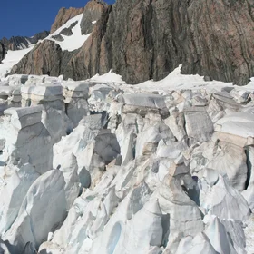 'Chaotic' snow and ice scenery