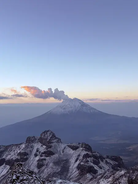 Popocatépetl at dawn