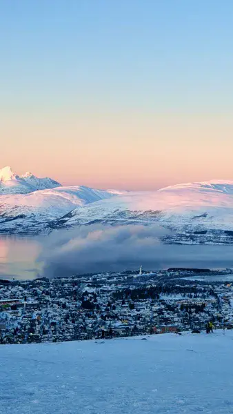 A cloud trapped between sea and mountains reveals the structure of the atmosphere