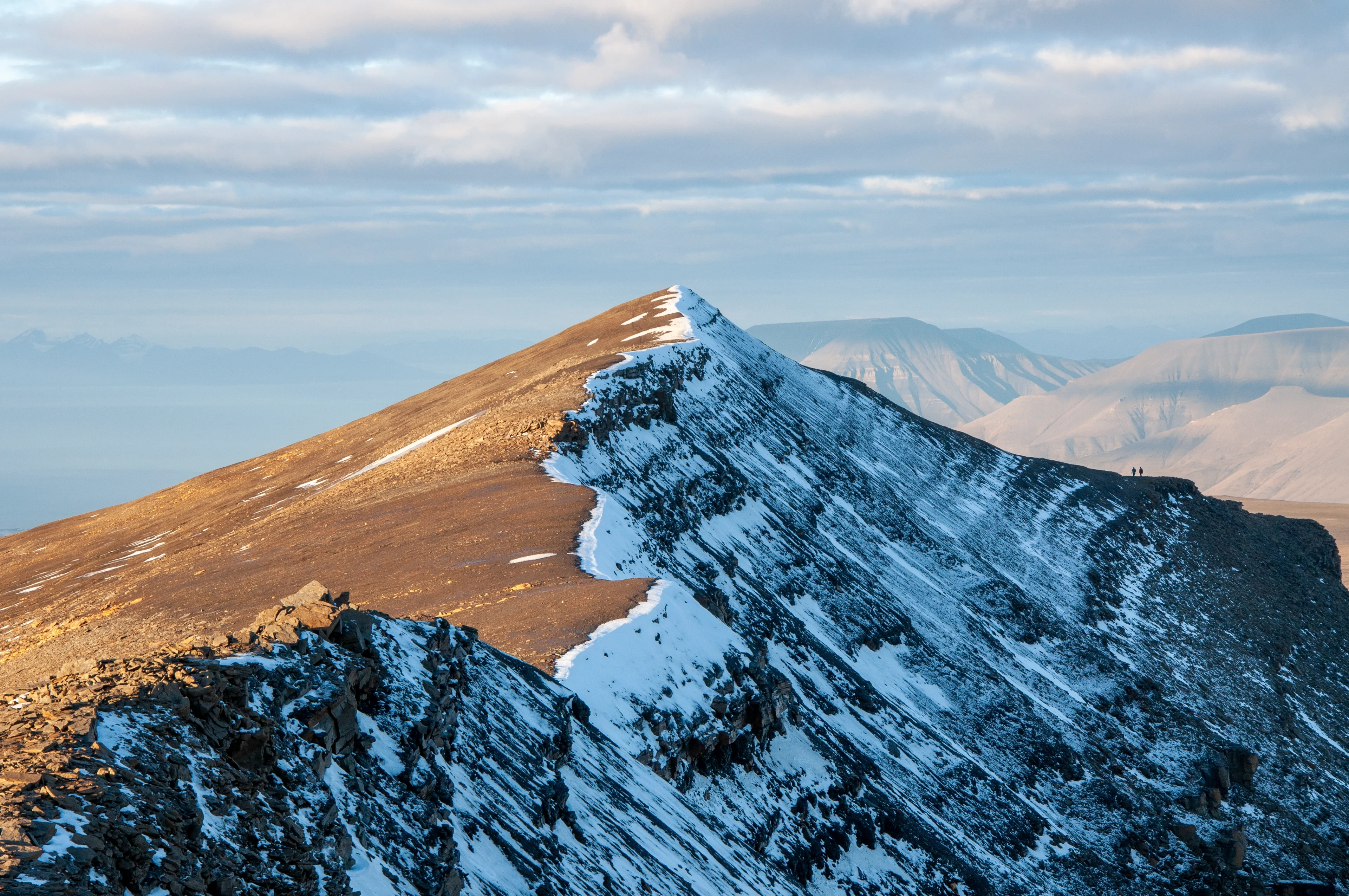 Arctic in Transition: a double-faced environment