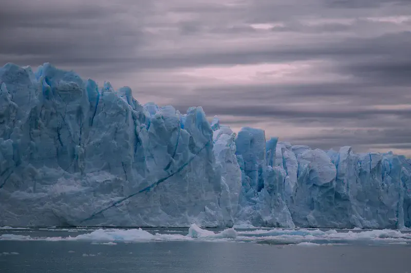 Structures of the Perito Moreno glacier