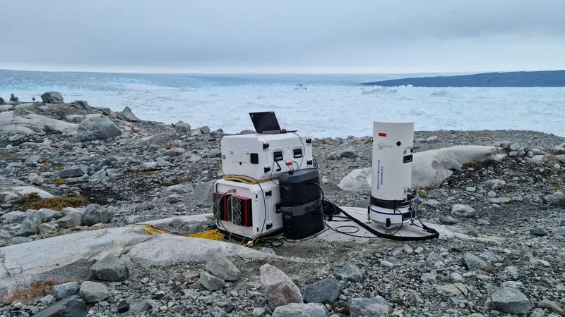 Quantum Gravimetry meets a calving glacier in the Arctic