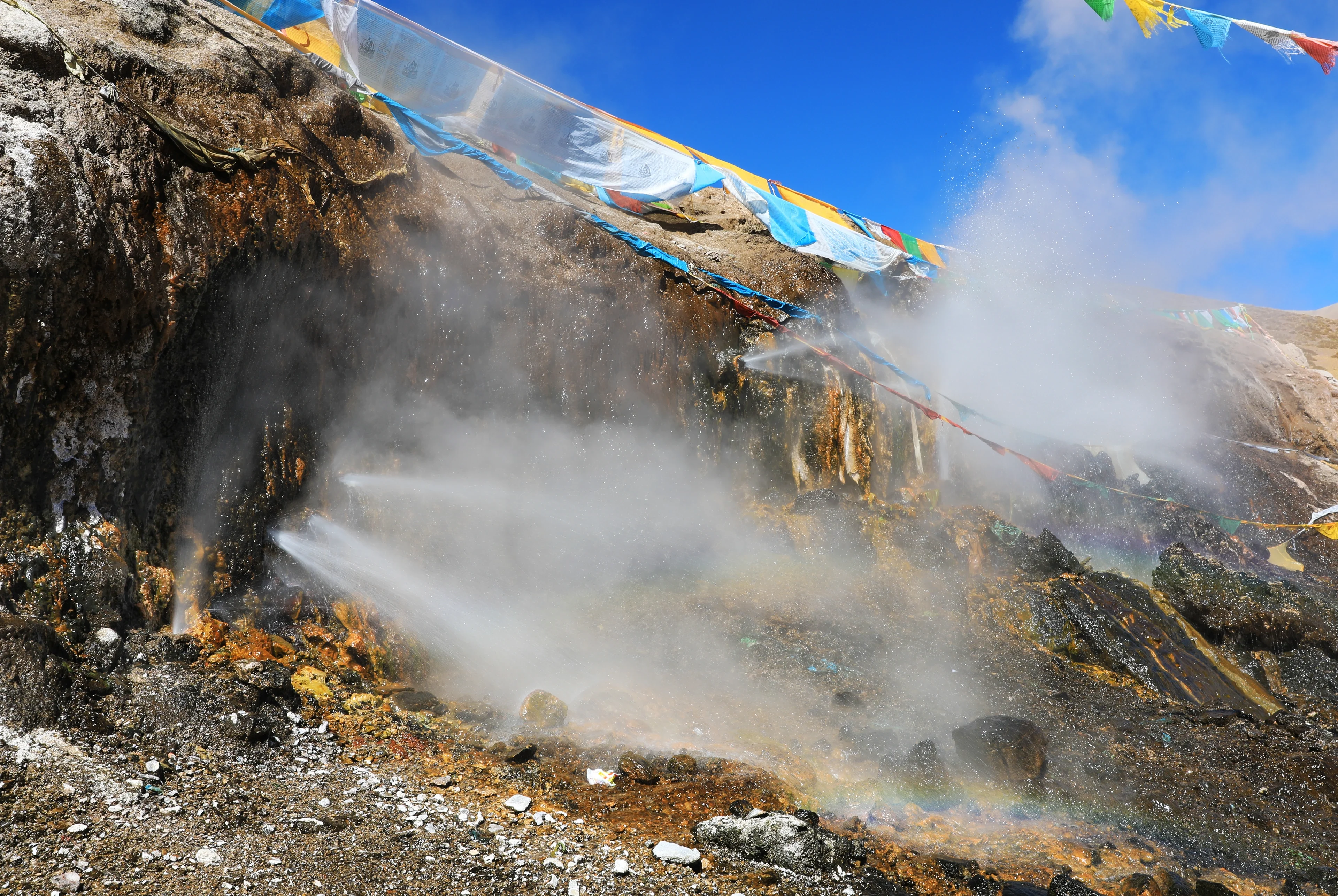 Janggu Lungba hot spring on a steep cliffside, in Xizang (Tibet)